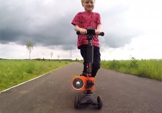 Британский блогер построил детский реактивный самокат