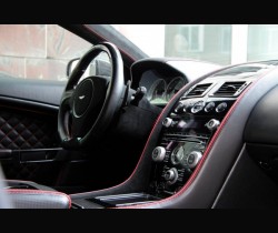 Фото Aston Martin DBS Superior Black Edition